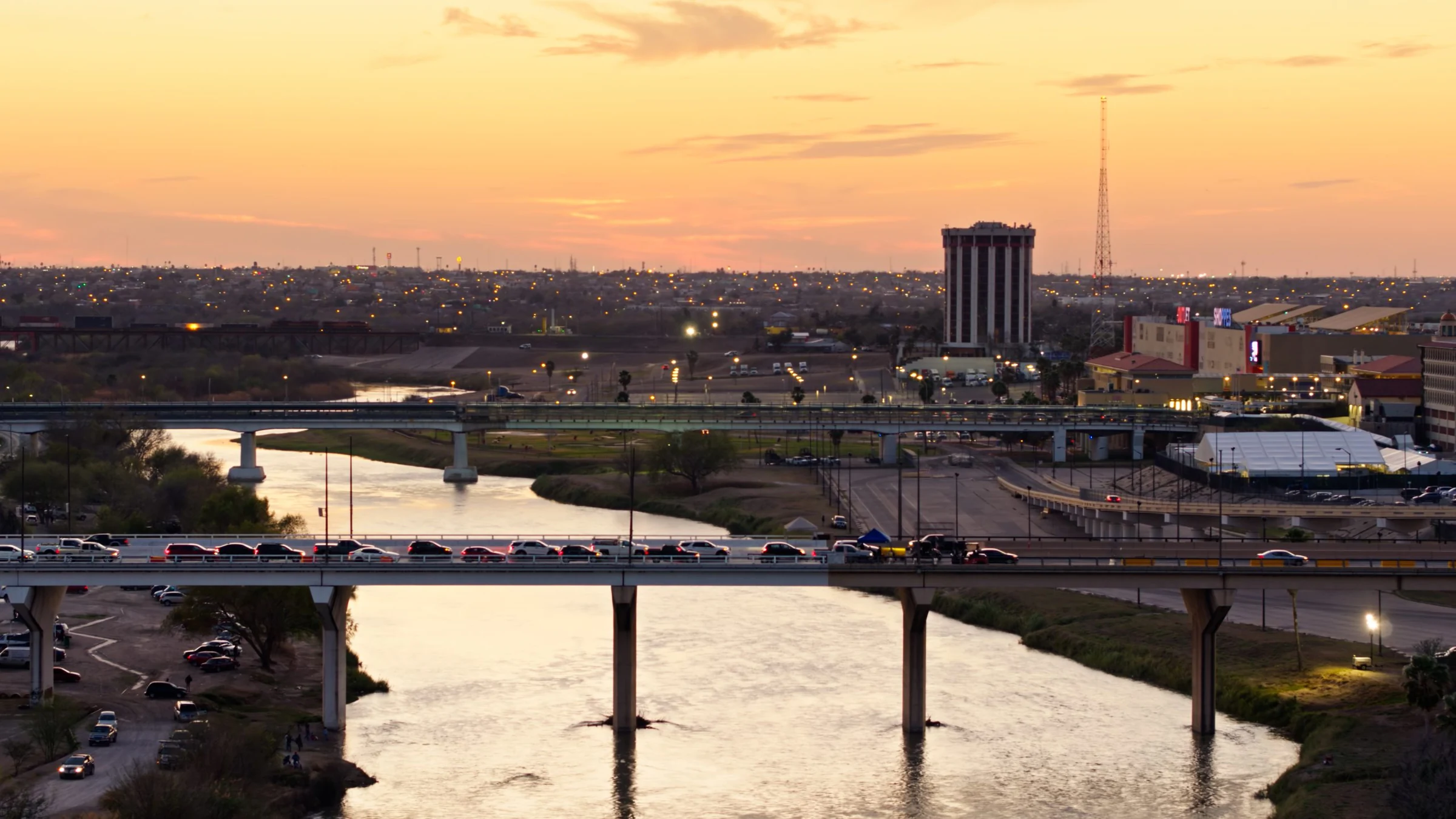 Commercial roofing consultation in Laredo, Texas