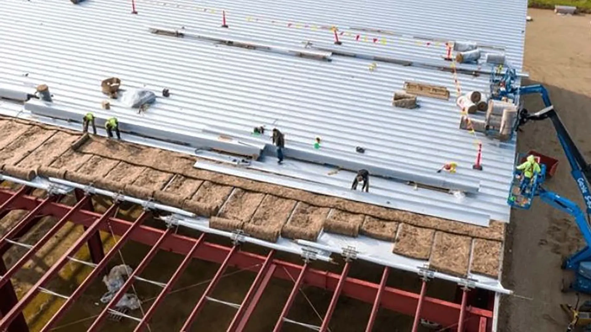 Commercial roof service agreement inspection in Laredo
